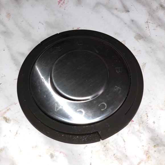 Becca Rose Gold Highlighter - Picture 3 of 4